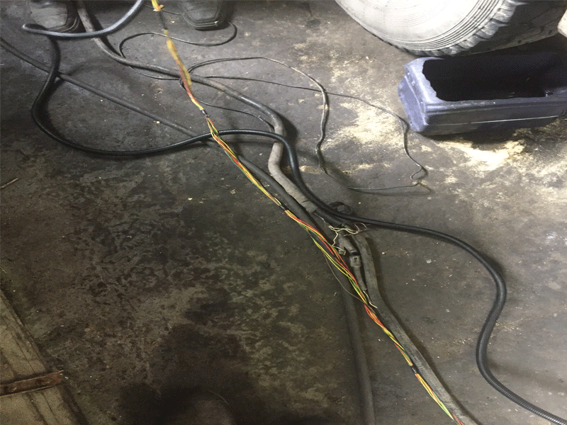 Для удобства последующего ремонта стараемся подобрать проводку в цвет Novyj zhgut