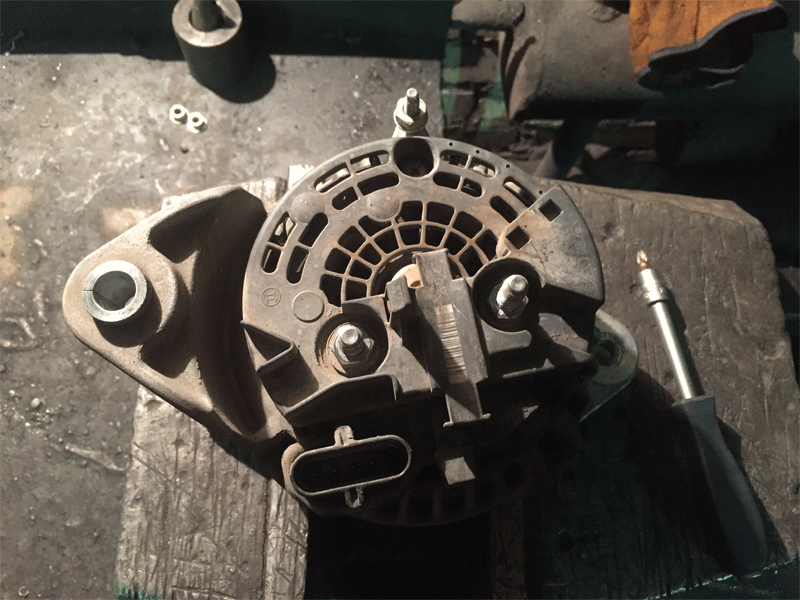 Генератор Bosch с регулятором нового типа Generator volvo fh